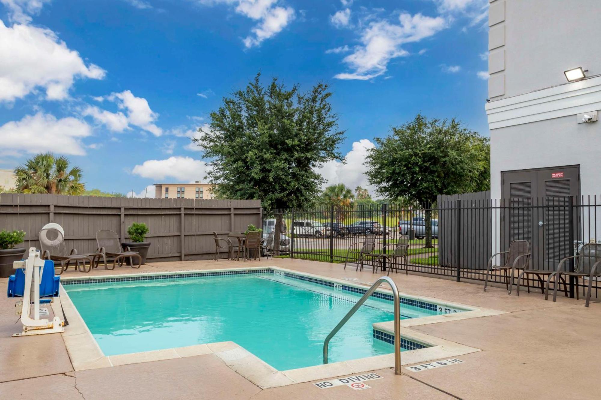 Best Western Plus Hobby Airport Inn And Suites Houston Zewnętrze zdjęcie